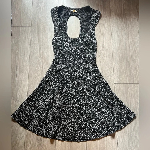 Silence + Noise Urban Outfitters Black Knit Stretch Dress Size Medium - Picture 1 of 6